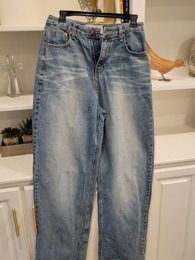 Classic Light Blue Wide-Leg Jeans — Relaxed Flare Fit